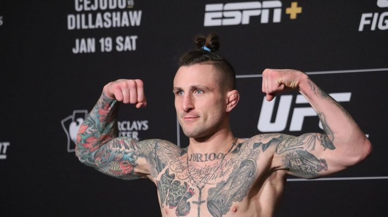 Gregor Gillespie weighs in ahead of UFC Brooklyn