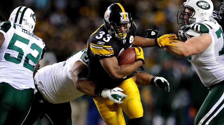 Issac Redman of the Steelers runs the ball