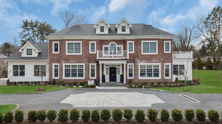This Old Westbury Colonial, with six bedrooms and
