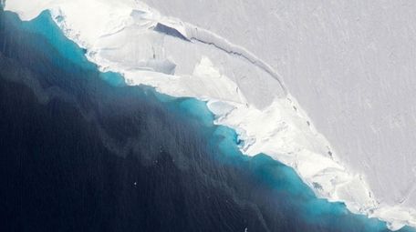 An aerial view of Thwaites Glacier in the