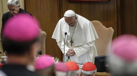Pope Francis (C) and Italian priest Federico Lombardi