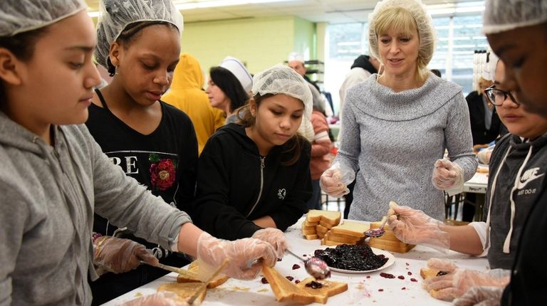 Li Sixth Graders Get Lesson In Service At Food Pantry Soup