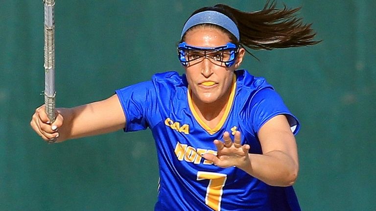Hofstra's Alyssa Parrella breaks down the field against