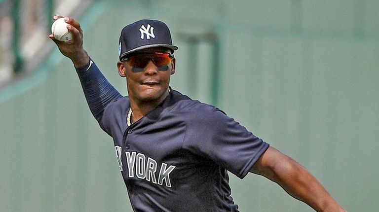 Yankees' Miguel Andujar makes a play against the