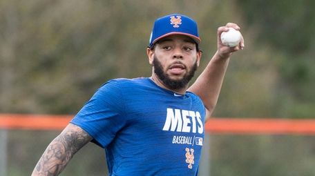 Mets' Dominic Smith throws during a spring training