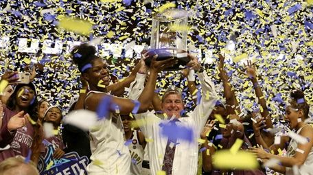 Mississippi State head coach Vic Schaefer and Teaira