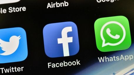 Users were reporting that Facebook, Messenger and Instagram