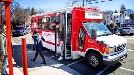 The PJ/SBU Shuttle drops Stony Brook University students