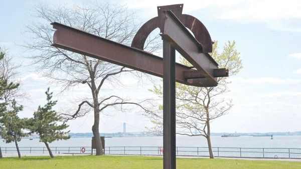 “Mahatma” (1978–79), by Mark di Suvero (Jerry L.