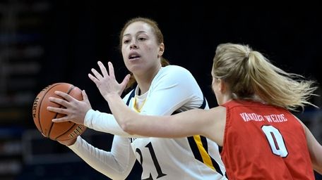 Quinnipiac forward Jen Fay (21) is defended by