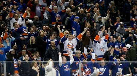Fan cheer after the Islanders scored a third-period