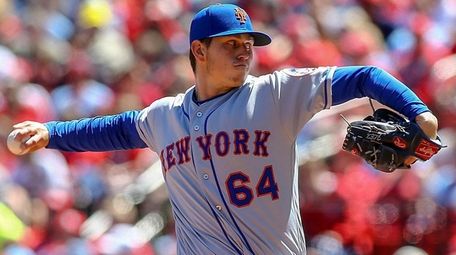 Mets starting pitcher Chris Flexen throws during the