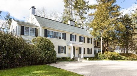 This Matinecock Colonial, with six bedrooms and six