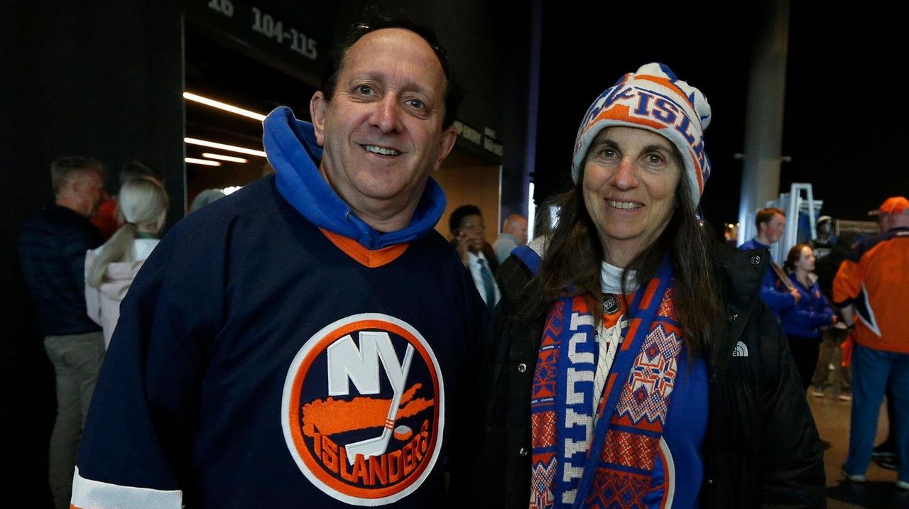 Islanders Fans Wish Round 2 Was At The Coliseum Too But Still Expect Great Atmosphere At Barclays Center Newsday
