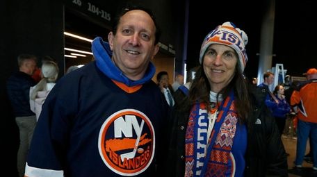 Islanders fans Marc and Loree Tand from Merrick