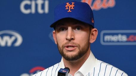 The Mets' Jed Lowrie speaks during his introductory