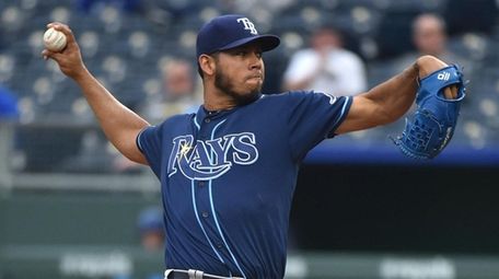 Wilmer Font of the Tampa Bay Rays throws