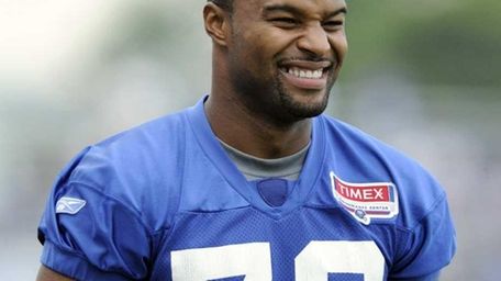 New York Giants' Osi Umenyiora watches practice during