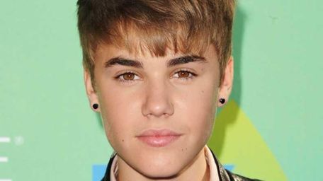 Singer Justin Bieber arrives at the 2011 Teen