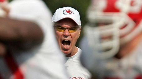 Kansas City Chiefs defensive coordinator Gunther Cunningham yells