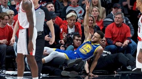 Golden State Warriors guard Stephen Curry (30) falls