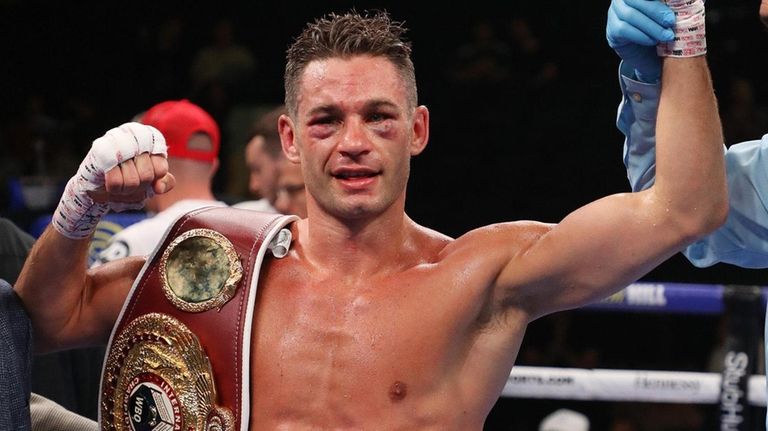 Greenlawn S Chris Algieri Defeats Tommy Coyle Eyes His Old Junior