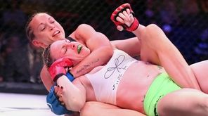 Taylor Turner (left) defeated Heather Hardy during Bellator