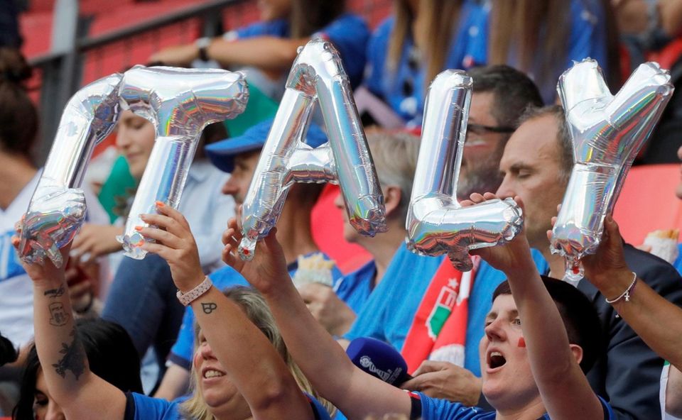 Italy fans support their team prior the Women's
