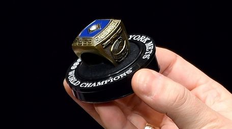 replica mets world series ring