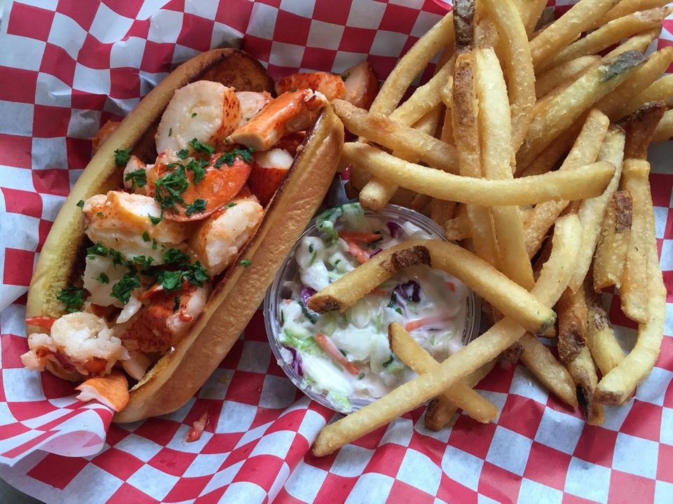 Bostwick's Chowder House (277 Pantigo Rd. (Route 27),