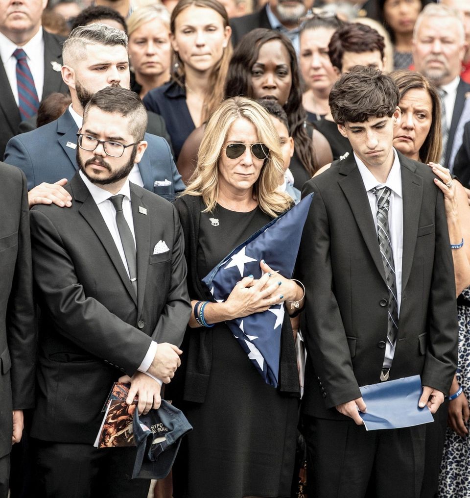 Retired NYPD Det. Luis Alvarez's wife Lainie and