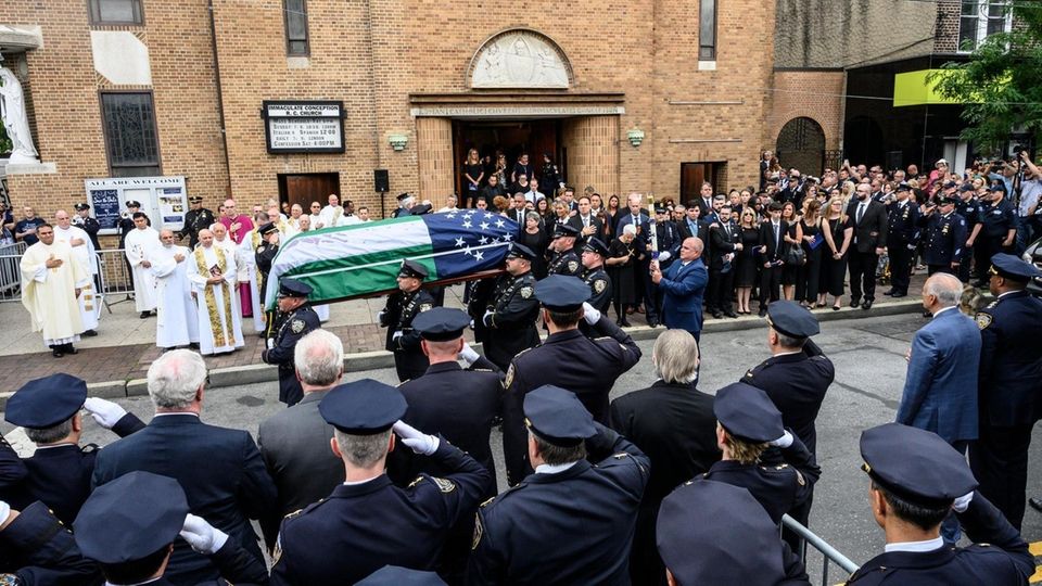 Funeral services for of retired NYPD Det. Luis