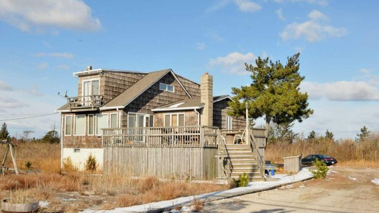 Oak Beach home linked to Gilbert for sale | Newsday