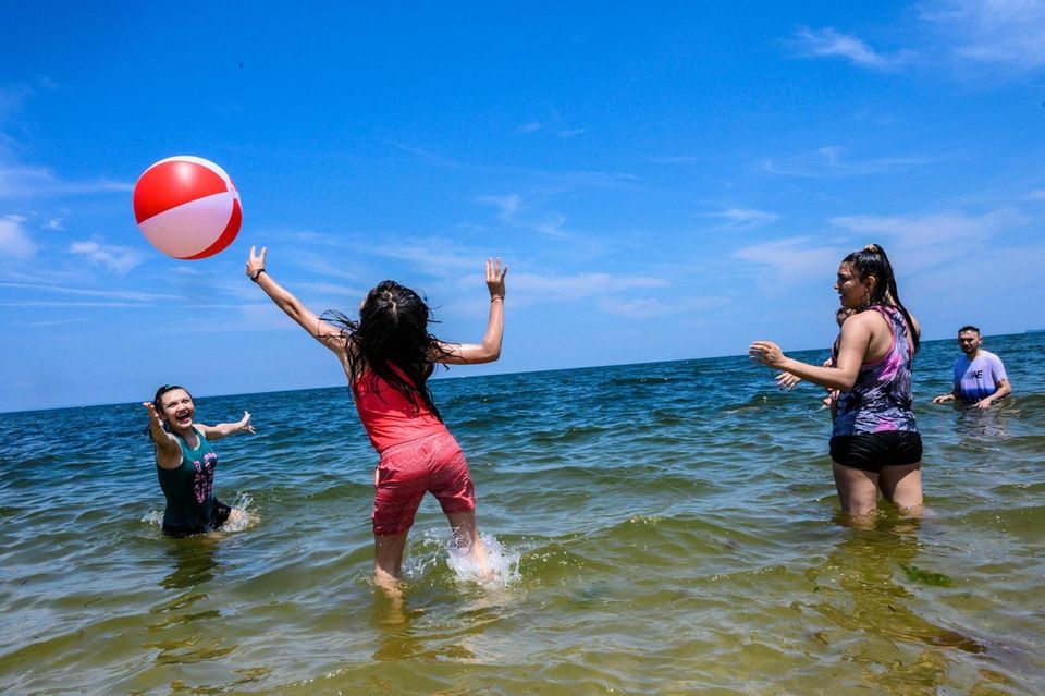 From left, Zulma Garcia, Ashley Ayala and Paula