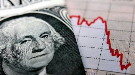Both financial experts and everyday Americans see a