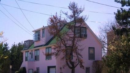 There’s something about oceanfront homes painted in pastel