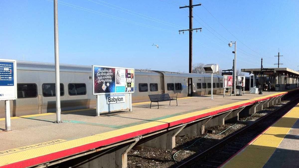 LIRR Babylon branch back on schedule | Newsday