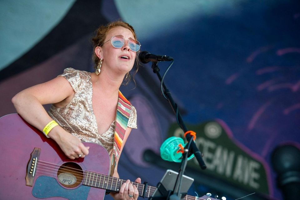 Long Island-based singer/songwriter Cassandra House performs at the