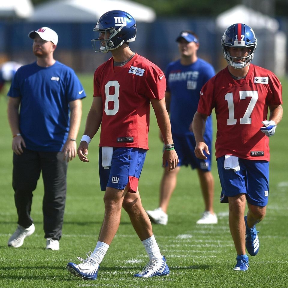 Daniel Jones #8, New York Giants rookie quarterback,