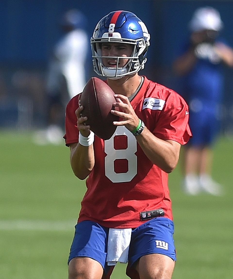 Daniel Jones #8, New York Giants rookie quarterback,