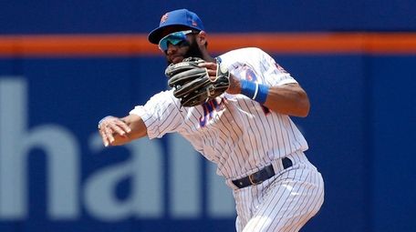 Amed Rosario of the Mets throws for an