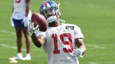 Giants wide receiver Corey Coleman makes a one-handed