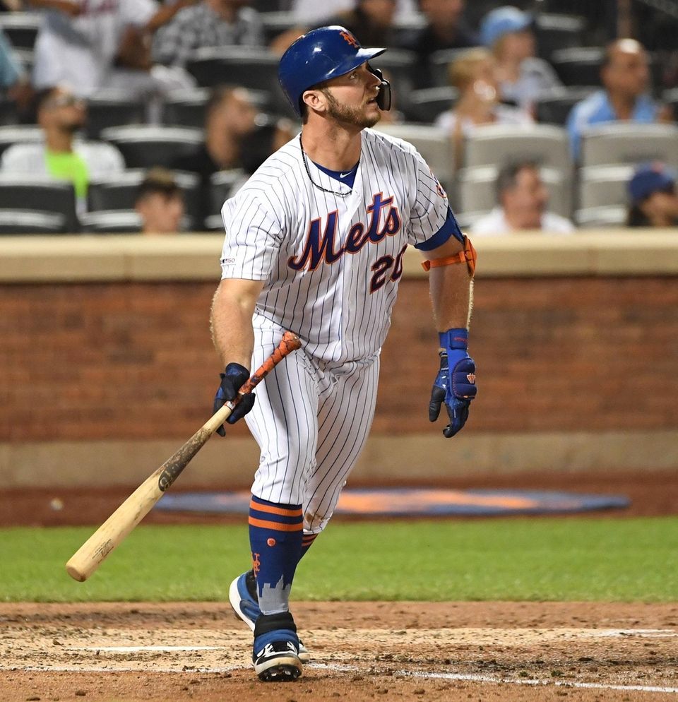 Pete Alonso watches the flight of his 34th