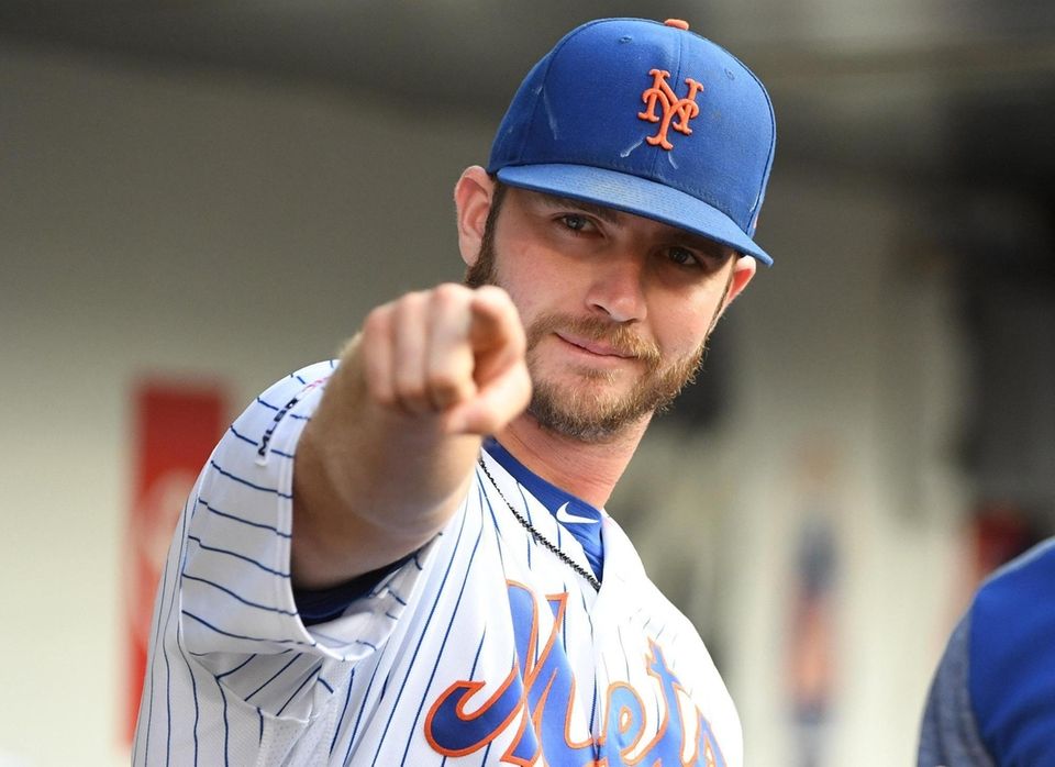 New York Mets' Pete Alonso points from the