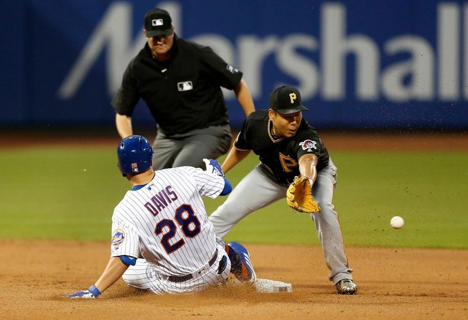 J.D. Davis #28 of the New York Mets