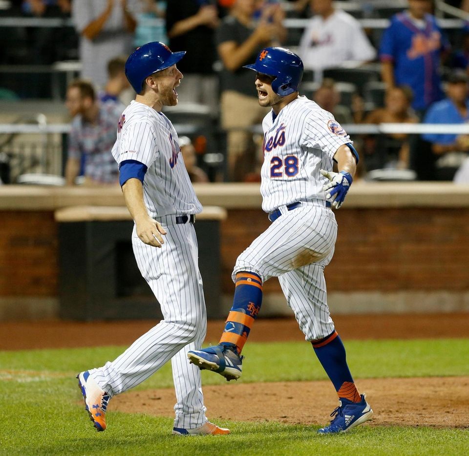 J.D. Davis #28 of the New York Mets