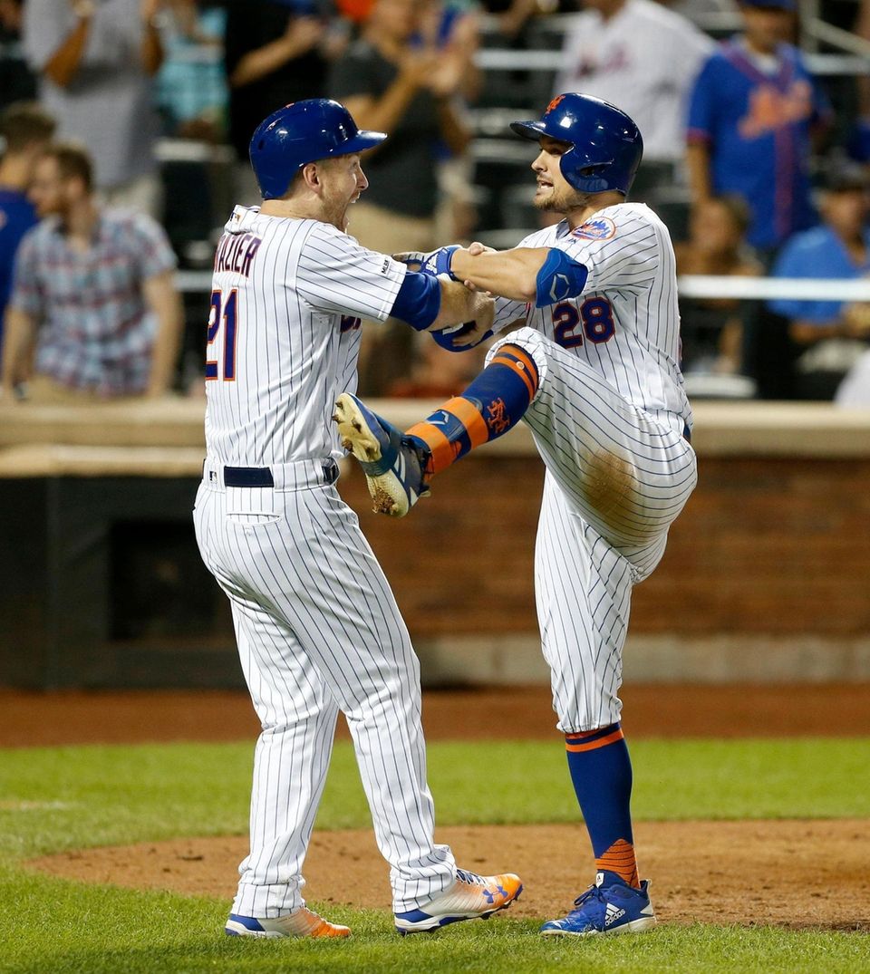 J.D. Davis #28 of the New York Mets