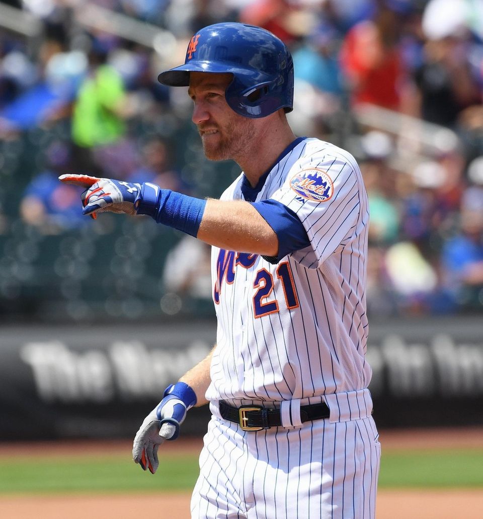 Mets third baseman Todd Frazier points to the