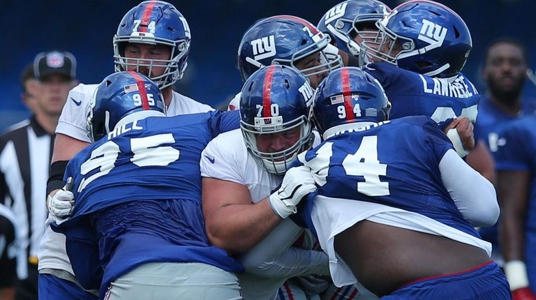 New York Giants offensive linemen Mike Remmers (74),