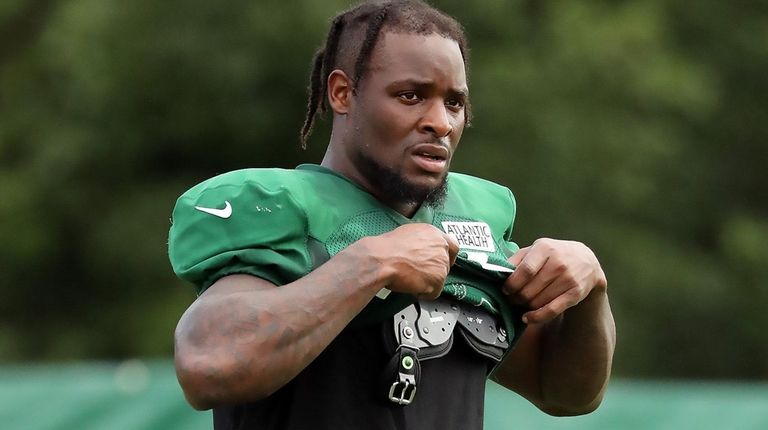 Running back Le'Veon Bell adjusts his gear during